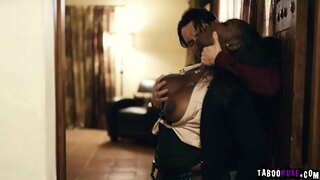 Pervy үйлчлүүлэгч хүсдэг хавьталд тачаангуй үл хөдлөх хөрөнгө Osa Сайхан, дараа нь тэр болно худалдан авах байшин