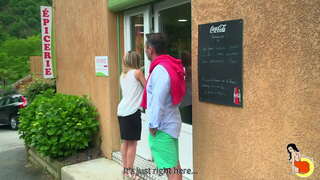 Sexy Tiffany Leiddi krijgt hardfucked met een harde pik guy