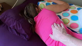 El pare es fillastra fins a la matinada amb la seva enorme polla