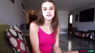 Sora mea vitregă a aflat că iubitul ei a înșelat-o și doresc să mă întorc la el m-a rugat să i-o tragă și să-i ia imagini de ne - Ellie Idol