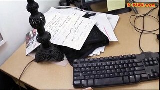 Dude បានធ្វើការព្រមព្រៀងជាមួយក្តៅអាជីវកម្មស្ត្រីម្នាក់សម្រាប់នាងដើម្បីឱ្យមានប្រាក់