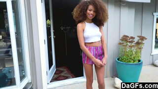 Pasarici Rase Tineri Negrese Pitipoance Obține O Șansă De A Fute Salbatic